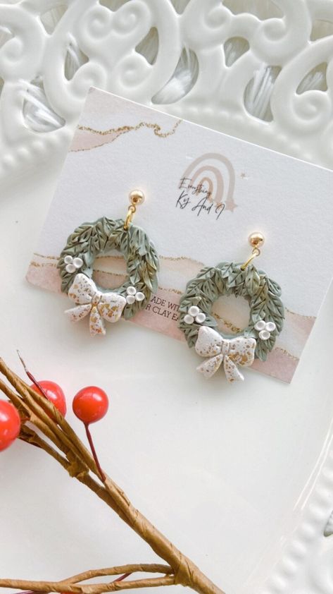 Holiday Season Clay Wreaths / Simple Holiday Earrings / Tiny - Etsy Wreath Earrings, Simple Christmas Polymer Clay Earrings, Wreath Clay Earrings, Polymer Clay Wreath Earrings, Christmas Wreath Earrings, Holiday Earrings, Clay Earring Christmas, Christmas Wreath Clay Earrings, Christmas Polymer Clay Earings