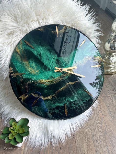 Painted Table Tops, Kintsugi Art, Diy Resin Projects, Cool Clocks, Diy Clock Wall, Resin Wall Art, Sea Crafts, Epoxy Resin Art, Diy Resin Art