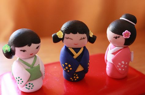 polymer clay lunar new year | Polymer Clay Japanese Little Dolls Bottle Dolls Diy, How To Make Peg Dolls, Bottle Dolls How To Make, Japanese Crafts For Kids, Japanese Art Geisha, Bottle Doll, Clay Kitchen, Art Geisha, Egg Carton Crafts