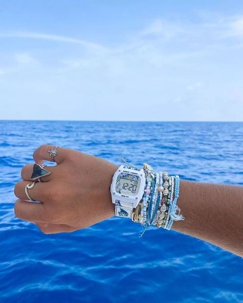 Shark Watch, 1980's Style, Beachy Bracelets, Surf Jewelry, Beachy Jewelry, Octopus Print, Preppy Jewelry, Jewelry Accessories Ideas, Summer Bracelets