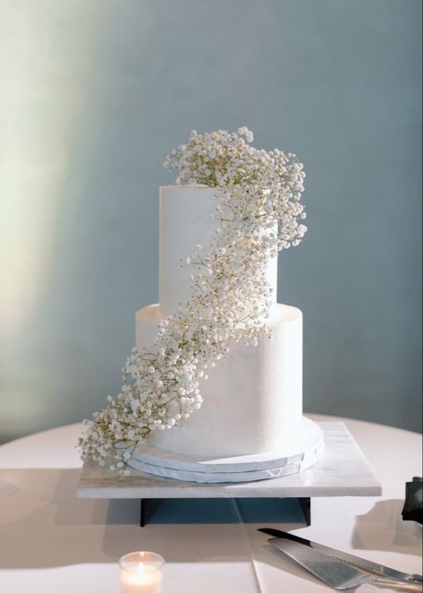 Wedding Cake Gypsophila Simple, Cake Wedding Minimalist, Wedding Cake Designs Modern, Wedding Cakes Minimal, 3 Layer Wedding Cake Elegant, Wedding Cake 50 People, Gypsophila Cake Decoration, Wedding Cake Inspiration Elegant, White Minimalist Wedding Cake