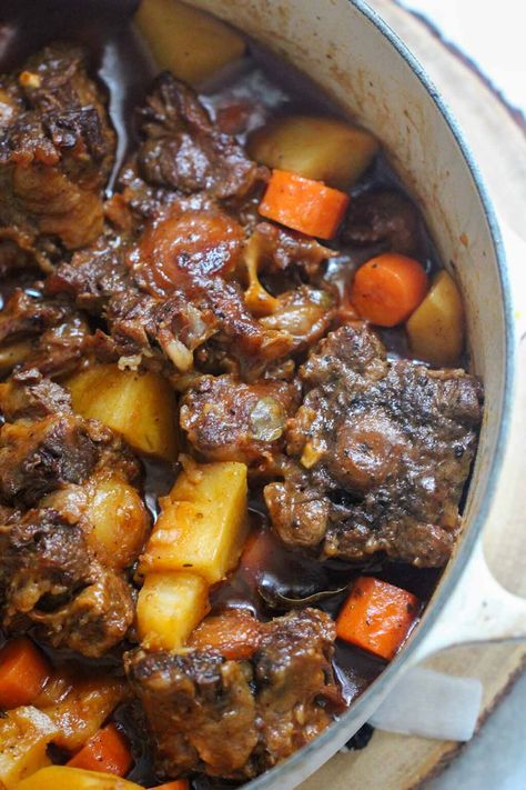 Rabo Encendido (Cuban Oxtail) Oxtail Recipes Puerto Rican, Cuban Oxtail Recipes Instant Pot, Cuban Oxtail Stew, Oxtail Puerto Rican, Puerto Rican Oxtail Recipes, Spanish Oxtail Recipes, Cuban Oxtail Recipes, Cuban Stew, Cuban Soup