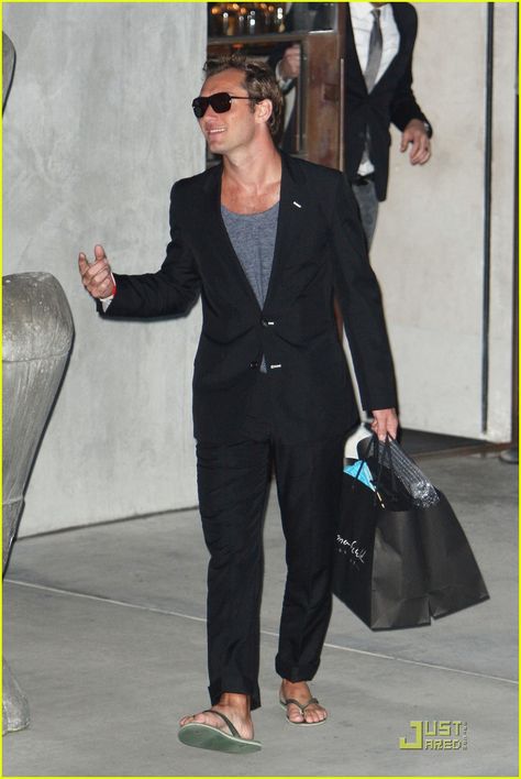 Jude Law Style, Gentlemen's Club, Boho Men, Hey Jude, Gents Fashion, Mens Fashion Edgy, Jude Law, Just Give Up, Sienna Miller