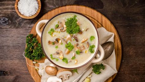 Diet Soup Recipes, Bawang Bombay, Creamy Mushroom Soup, Mushroom Soup Recipes, Soup Diet, Vegetable Soup Recipes, Andouille Sausage, Delicious Vegetables, Miso Soup