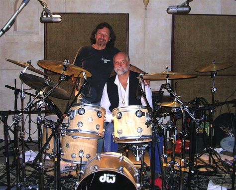 Ross Garfield is the famous Drum Doctor and he has 4 quick drum tuning tips that every drummer, engineer and producer should know. Drum Room Ideas, Drummer Accessories, Famous Drummers, Drums Girl, Drum Tuning, Learn Drums, Drum Chair, Drums Studio, Diy Drums