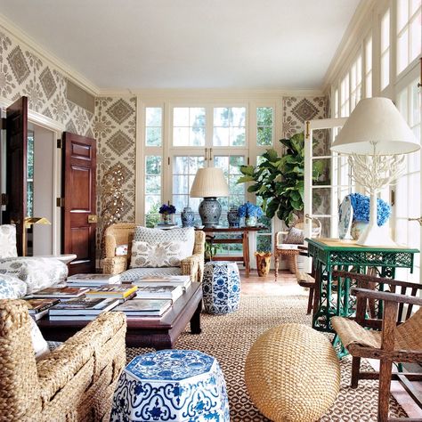 Summer Home Decor Ideas, Georgian Estate, Robert Kime, Sunroom Ideas, Sunroom Designs, Blue And White Chinoiserie, Bold Wallpaper, Vogue Living, Chinoiserie Chic