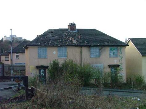 https://flic.kr/p/24UBty | Council Estate Of Mind | Two empty council houses in disrepair at the Crossways estate, Birkenhead Merseyside. British Council Estate, Uk Council Estate, Council Estate Aesthetic, 2000s Britain, Web Weaving, British Houses, 80s House, Council Estate, Exterior Houses