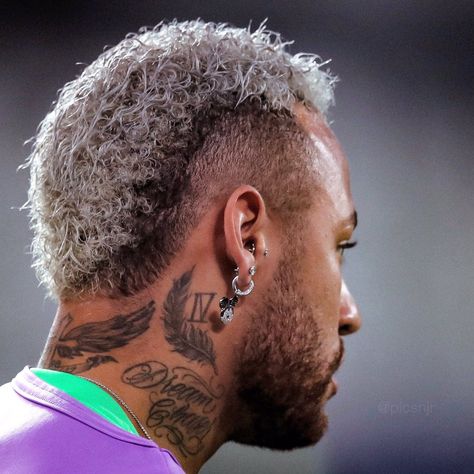 Neymar Neck Tattoo, Back Of Neck Tattoo Men, Behind Ear Tattoos, Back Of Neck Tattoo, Dad Baby, Neymar Jr, Neck Tattoo, Behind Ear Tattoo, Neymar