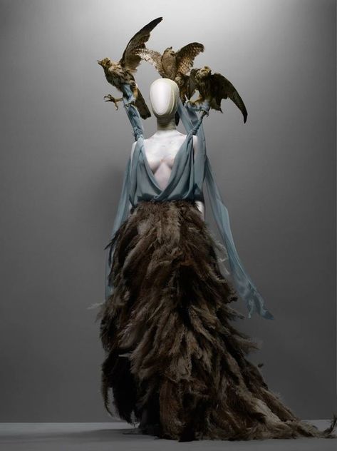 Alexander McQueen  Legacy Michael Lang, Alexander Mcqueen Savage Beauty, Savage Beauty, Mcqueen Fashion, Couture Mode, Beauty Pictures, Fashion Seasons, Fantasy Clothing, Fantasy Fashion