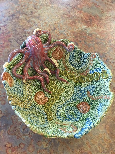 Octopus Garden Nautical Clay Projects, Aquatic Ceramics, Octopus Pottery Ideas, Handmade Pottery Bowls Design, Ap Ceramics Projects, Octopus Bowl Ceramics, Animal Ceramics Ideas, Jellyfish Pottery, Ceramic Surface Design