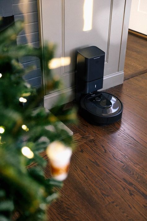 England Lifestyle, Roomba Vacuum, Product Advertising, Future Bedroom, Bedroom Upgrade, Christmas Shoot, Speed Cleaning, Irobot Roomba, Robot Vacuum Cleaner