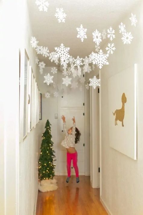 Children Christmas Decorations, Children’s Christmas Decorations, Winter Wonderland Playroom, Diy Christmas Decor With Kids, Easy Christmas Decorations For Home, Snowflake Home Decor, Homade Christmas Decorations Diy, School Holiday Decor, Home Made Christmas Decorations Easy