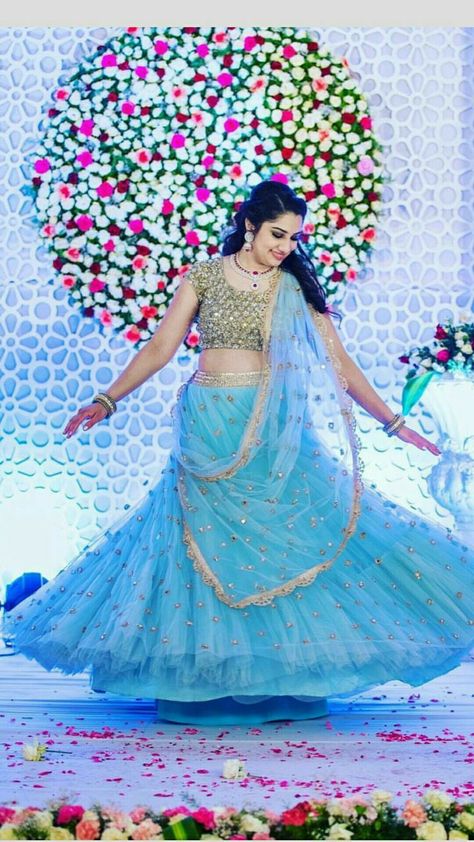 Mirror Lehangas, Gagra Choli Fashion Crop Tops, Gagra Choli Fashion, Crop Top Wedding Dress Indian, Lengha Wedding, Lehengas For Wedding, Panjabi Dress, Fashion Crop Tops, Crop Top Wedding Dress