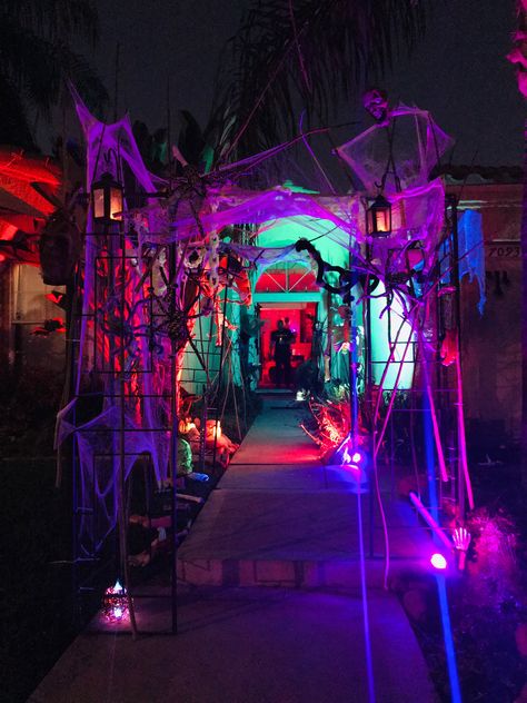 Halloween Party Entrance, Halloween Yard Displays, Neon Halloween, Halloween Party Decor Diy, Nightmare Before Christmas Decorations, Halloween Outside, Halloween Dance, Diy Halloween Projects, Halloween Yard Decorations