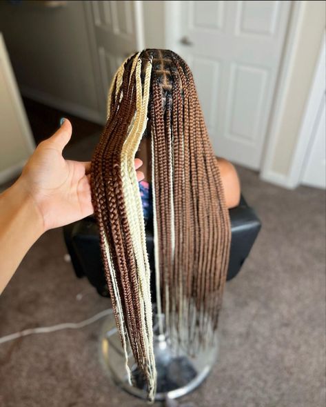 Brown And Blonde Peekaboo Braids, Boxer Braids Hairstyles, Brown Box Braids, Peekaboo Hair Colors, Braids Tutorial, Brown And Blonde, Colored Box Braids, Lemonade Braids Hairstyles, Quick Braids