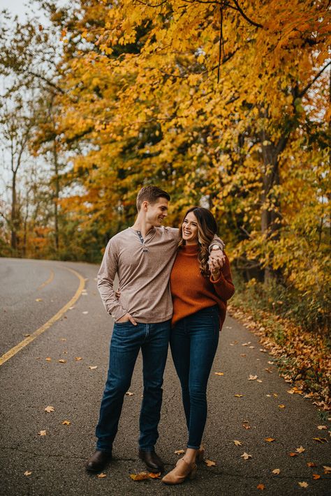 Fall Photoshoot Ideas, Fall Couple Photos, Fall Engagement Shoots, Fall Photo Shoot Outfits, Fall Engagement Pictures, Engagement Picture Outfits, Engagement Pictures Poses, Kentucky Wedding, Video Team