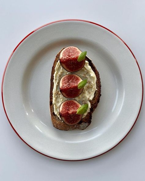 Fig Toast, Aesthetic Plates, Breakfast Toast, Food Goals, Sweet Savory, Fine Dining, Aesthetic Food, Food Art, Love Food