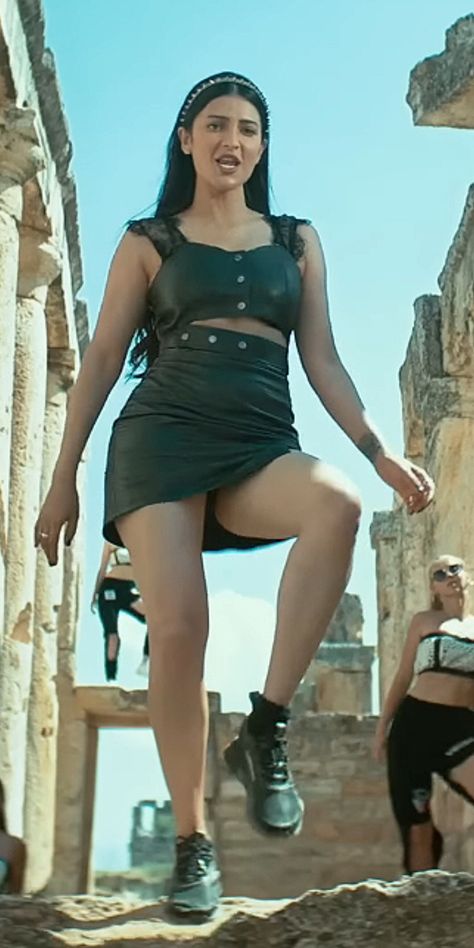 Shruti Hassan, Actress Pics, Bollywood Girls, Indian Actress Hot Pics, Hollywood Celebrities, Cute Dresses, Thread, On Twitter, Celebrities