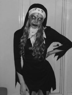 Possessed Halloween Costume, Sinner Halloween Costume, Demonic Nun Costume, Halloween Horror Costumes Women, Scary Outfits Halloween, Scary Baddie Halloween Costumes, Halloween Costumes Scary Girl, Nun Costume Aesthetic, Halloween Nun Costume Makeup