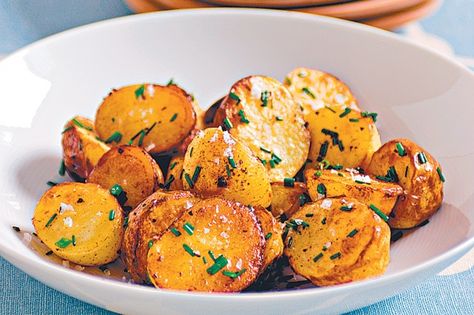 Paprika-baked Chat Potato With Roasted Garlic Aioli Recipe - Taste.com.au Chat Potatoes Recipes, Avocado Dipping Sauce, Garlic Aioli Recipe, Roasted Garlic Aioli, Shrimp Marinade, Crunchy Potatoes, Potatoes Recipes, Aioli Recipe, Garlic Potatoes