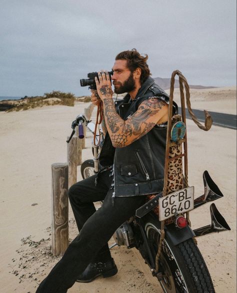 Men’s Biker Style, Mechanic Guy Aesthetic, Biker Fashion Aesthetic, Biker Men Outfit, Topsider Outfit Men, Western Rock Aesthetic, Rock Style Outfits Men, Biker Fashion Men, Vintage Biker Aesthetic