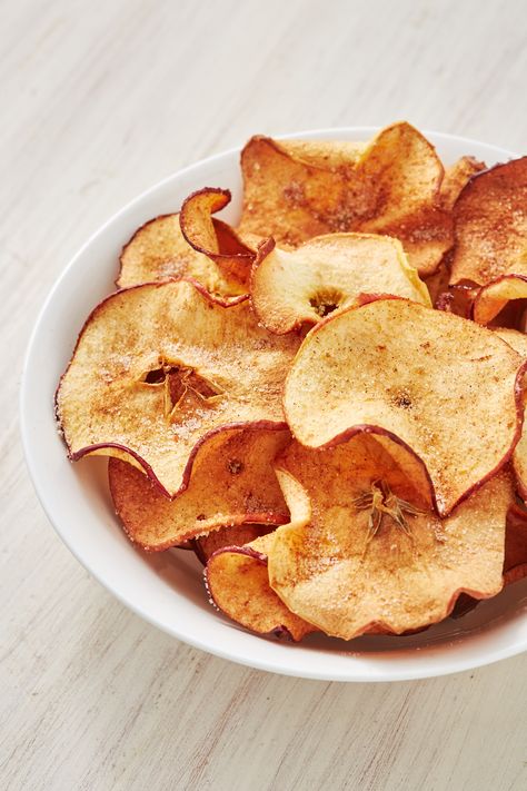 Air Fryer Cinnamon Apple Chips Delish Healthy Apple Chips, Cinnamon Apple Chips Baked, Healthy Chip Alternative, Apple Chips Recipe, Cinnamon Apple Chips, Apple Chips Baked, Baking Rack, Fall Snacks, Apple Chips