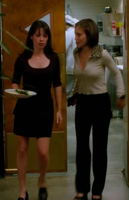 Charmed 1998 Outfits, Charmed Season 1 Outfits, Charmed Aesthetic Outfits, Charmed Outfits 90s Season 1, Piper Charmed Outfit, Charmed Phoebe Outfits, Piper Halliwell Outfits, Charmed Tv Show Outfits, Phoebe Charmed Outfits