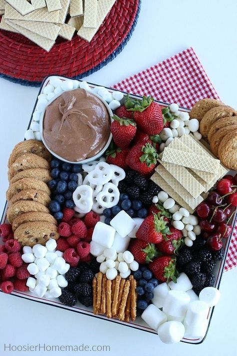 Dip Dessert, Smores Dip, Dessert Boards, Dessert Charcuterie Board, Snack Boards, Dessert Charcuterie, Charcuterie Ideas, Dessert Platter, Dessert Board