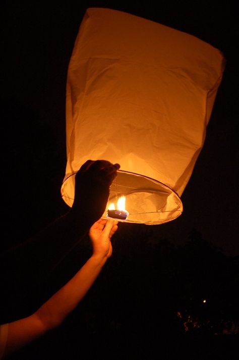 chinese lantern Lantern Pictures, Lanterns Aesthetic, Lanterns At Night, Shopping Snap, Creative Snapchats, Night Rides Car, Lantern Aesthetic, Diwali Photography, Diwali Pictures