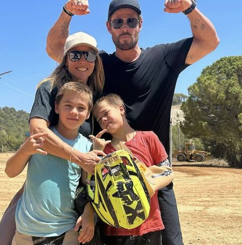 Australian Actors, Liam Hemsworth, Family Goals, Chris Hemsworth, Good Looking Men, Fitness Model, The Kids, Male Models, Thor