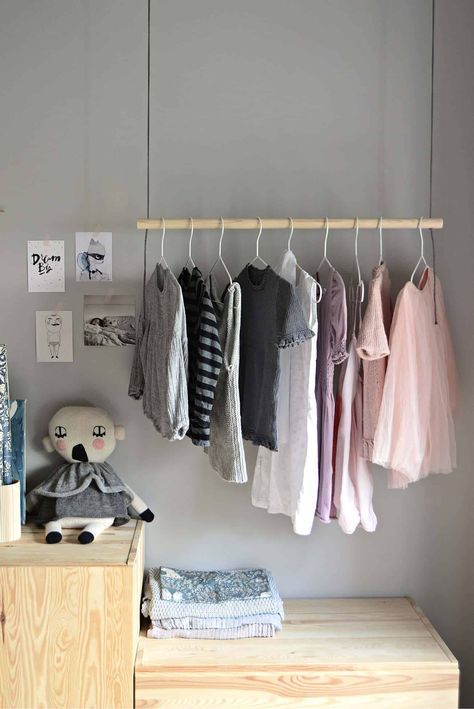 A simple pipe clothing rack can cost more than $100 from a trendy retailer, or it can cost a fraction of that if you do it yourself at home.... | 21-Hanging-Clothes-Rack-684x1024 #DIYclothesrack #clothesrack #rack #diyrack #closet #organizecloset #diy #desertdomicile Diy Hanging Clothes Rack, Diy Hanging Clothes, Diy Clothes Hanging, Ranarp Ikea, Diy Clothes Hanger Rack, Clothes Rack Design, Clothes Storage Solutions, Dressing Ikea, Hanging Clothes Rack