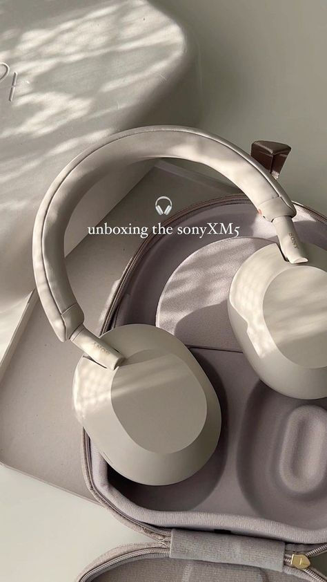 Noise Cancelling Headphones Aesthetic, Sony Mx5, Noise Canceling Headphones, Cute Headphones, Tech Aesthetic, Wireless Noise Cancelling Headphones, Sony Headphones, Iphone Obsession, Best Headphones