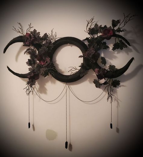 Triple Moon/Goddess Wreath | Wiccan decor, Diy crafts for home decor, Witchy crafts Gothic Sheek Decor, Dark Wreath Ideas, Dollar Store Gifts Diy, Gothic Decor Diy Ideas, Witch Wreath Ideas, Witch Garland Diy, Gothic Wall Art Diy, Moon Wreath Crescent Diy, Diy Spooky Wreath