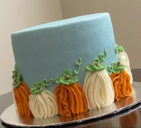 Blue Pumpkin Cake, Pumpkin Shaped Birthday Cake, Little Pumpkin Cake Ideas, Pumpkin Cake Design Birthday, Pumpkin Baby Shower Cake Boy, Cakes With Pumpkin Decorations, Fall Gender Reveal Cake, Pumpkin Gender Reveal Cake, A Little Pumpkin Is On The Way Cake