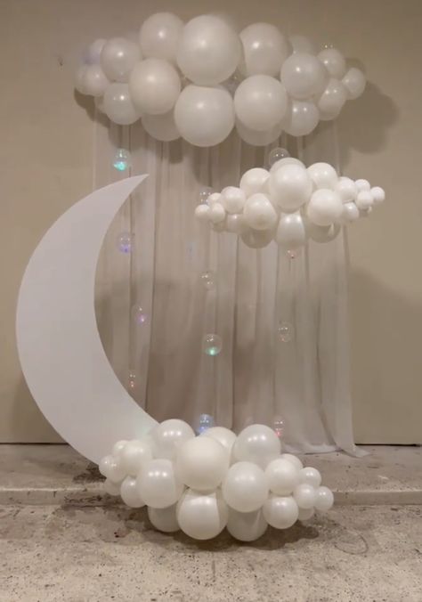 Ballon Clouds Decoration, Cloud 9 Hoco Theme, Cloud Balloon Centerpiece, Cloud 9 Birthday Party Ideas Diy, Cloud Party Decor, Cloud Theme Gender Reveal Ideas, Cloud Nine Prom Theme, Cloud Balloon Garland, Cloud 9 Decorations