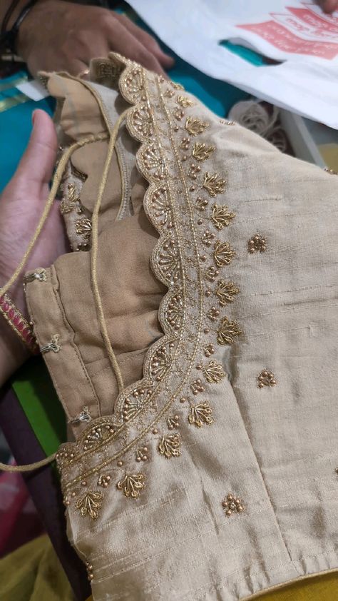 Beige Colour Blouse Design, Simple Gold Blouse Designs, Back Neck Maggam Work Designs, Cutwork Embroidery Blouse Designs, Khatliwork Blouse Design Latest, Lehanga Designs Latest For Women Simple, Mango Work Blouse Designs, Handwork Designs For Blouse, Blouse Neck Embroidery Design