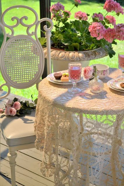 Breakfast Party Decorations, Shabby Chic Decorating, Estilo Shabby Chic, Pink Cottage, Shabby Chic Interiors, Romantic Cottage, Romantic Homes, Chic Interior, Shabby Cottage