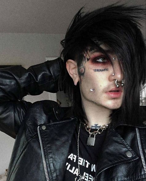 Punk Hair Long, Punk Makeup Men, Emo Bangs, Hairstyles Designs, Emo Hairstyles For Guys, Hairstyles For Guys, Emo Hairstyle, Emo Hairstyles, Punk Fashion Diy