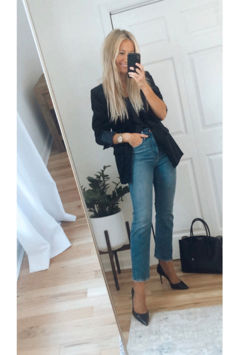 Slim Straight Jeans Outfit, Straight Jeans Outfit, Physician Assistant, Blazer Outfit, Professional Fashion, Slim Straight Jeans, Classic Outfits, Work Casual, Jean Outfits