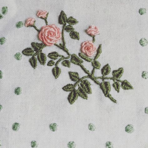 I love pink roses ..need more roses in my life :) #handembroidery #pinkroses #romanticliving Brazilian Embroidery Stitches, Embroidery Kimono, Bow Embroidery, Design Alphabet, Embroidery Alphabet, Handmade Stuff, Paper Embroidery, Brazilian Embroidery, Embroidery Flowers Pattern