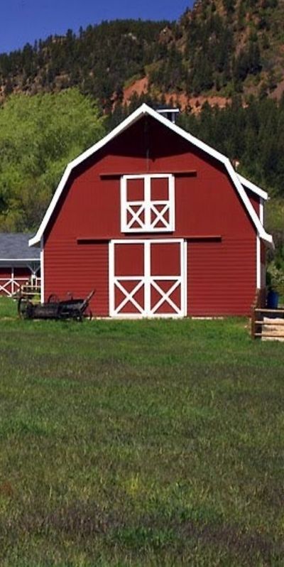 White Trim Red Barn Barn Makeover, Barn Crafts, Big Red Barn, Country Barns, Ranch Farm, Barns Sheds, Barn Plans, Country Barn, Farm Barn