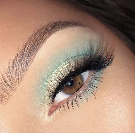 Teal Eye Makeup, Mint Eyeshadow, Makeup Verde, Turquoise Makeup, Mint Makeup, Teal Makeup, Green Eyeshadow Look, Make Up Inspiration, Mint To Be