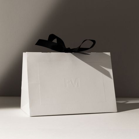 Finematter Luxury Jewellery Retail Bag > Progress Luxury Paper Bag, Retail Bag, Jewelry Box Design, Honey Packaging, Luxury Packaging Design, Clothing Packaging, Eco Packaging, Box Packaging Design, Paper Ribbon