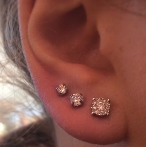 Cool, girly ear piercing. 3 Hole ear piercing... Need one more piercing to finally get there 3 Hole Ear Piercing, Ear Piercings 3 Holes, Hole Ear Piercing, Triple Ear Piercing, 3 Ear Piercings, Three Ear Piercings, Ear Peircings, Ear Piercings Chart, Double Ear Piercings