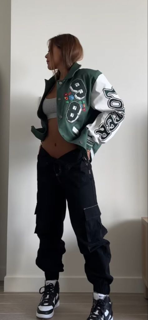 Jennifer Chong, Nike Shoes Women Outfit Street Style, Jennifer Chong Outfits, Sporty Aesthetic, Rapper Outfits, Ny Fashion, Tomboy Style Outfits, Looks Street Style, Tomboy Fashion