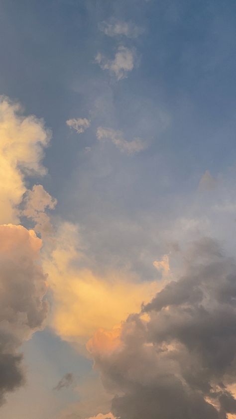 Aesthetic Wallpaper Clouds Pastel, Soft Sky Aesthetic, Aesthetic Pictures Clouds, Nightclub Entrance, Soft Clouds Aesthetic, Sky With Clouds Aesthetic, Beautiful Clouds Sky, Sunrise Sky Aesthetic, Pastel Clouds Wallpaper