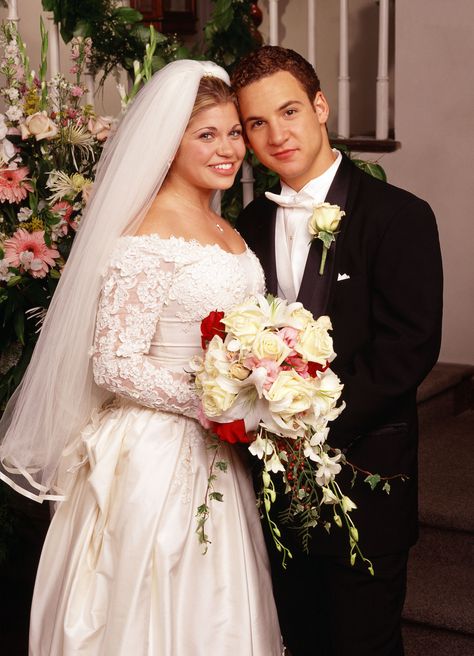 12 Things You Never Knew About "Boy Meets World" Worst Wedding Dress, Cory And Topanga, Danielle Fishel, Tv Weddings, Best Tv Couples, Beautiful Beach Wedding, Boy Meets World, Tv Couples, Girl Meets World