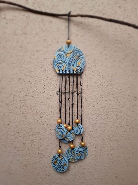 Air Dry Clay Art Projects Diy, Clay Windchimes Diy, Air Dry Clay Wall Art Ideas, Polymer Clay Wind Chimes, Air Dry Clay Hanging Decorations, Wall Hanging Clay Art, Airdryclay Ideas Decor, Clay Hanging Decor, Hanging Clay Art