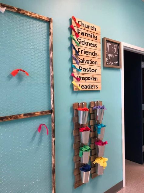 Teen Classroom Decor Church, Prayer Wall For Kids, Teen Sunday School Room Decor, Sunday School Wall Decor, Bible Bucks Store Ideas, Children Church Decor Ideas, Sunday School Classroom Set Up, Children Ministry Rooms Decor, Kids Sunday School Room Decor