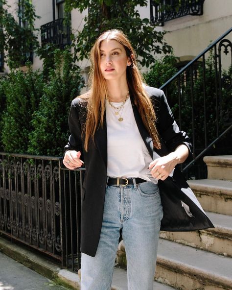 Allison Bornstein (@allisonbornstein6) • Instagram photos and videos Allison Bornstein, Happy Person, Style Analysis, 70s Outfits, Diy Vetement, French Girl Style, Light Jeans, Light Blue Jeans, Neutral Fashion